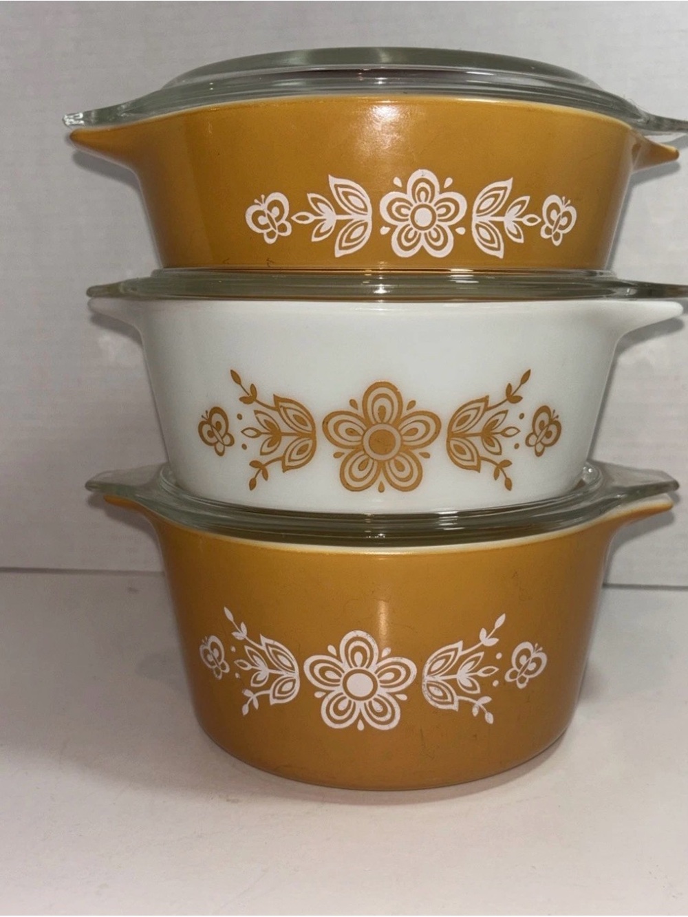 Pyrex Mustard Yellow & White Floral Nesting Casserole Set with Glass Lids